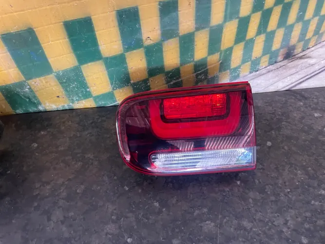 Lanterna lado direito tampa de mala Citröen c4 cactus 2022 