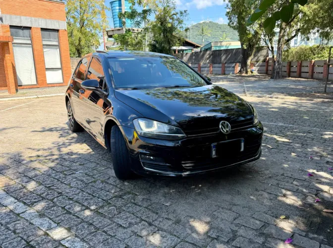 Volkswagen Golf Highline 1.4 TSI Total Flex Aut. 2017