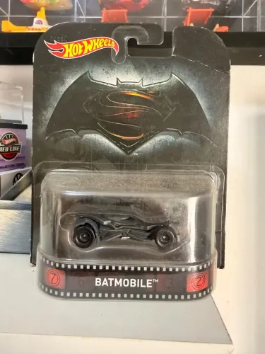 Hot Wheels Premium Batmobile - Batman vs Superman: Dawn of Justice (2016)