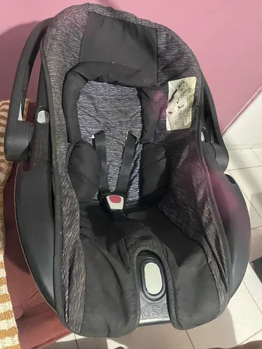Bebê conforto da marca cosco