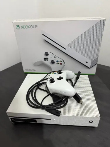 Xbox One S 500GB + 1 Controle Original (Funcionando Perfeitamente / Muito Conservado)