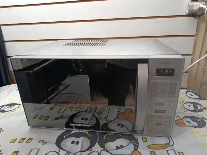 Microondas TODO DE INOX Brastemp 45 litros lindo porta espelhada cinza 220v
