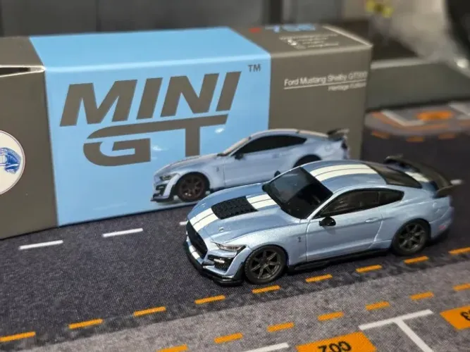 Ford Mustang Shelby GT500 - MiniGT