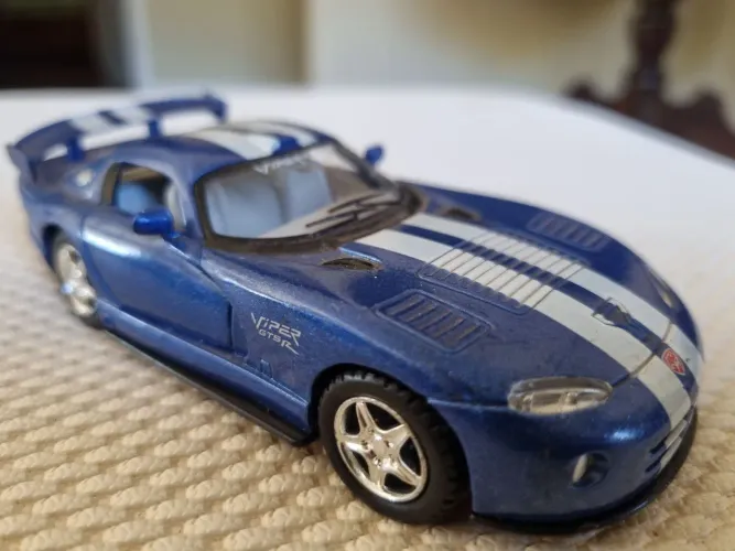 Miniatura Dodge Viper GTS-R - Kinsmart Escala 1:36