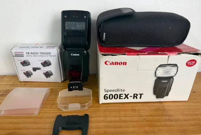 Flash Canon Speedlite 600EX-RT + transmissor + adaptador Bowens - Completo Excelente