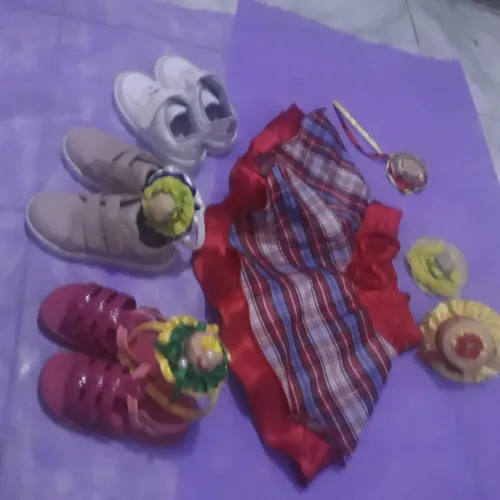 Vendo 3 peças p 40 linda saia junina p/ menina de 3 a 4 anos vendo esses tenis infantil
