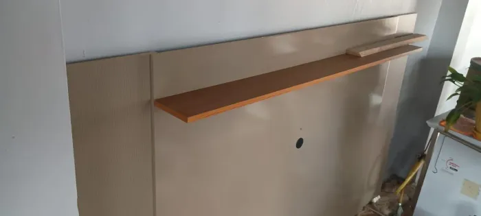 Painel Laqueado nude Novo, comporta televisão de 65 polegadas.