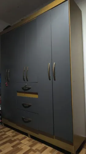 Guarda roupa 6 portas