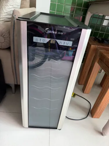Adega MIDEA 12 garrafas