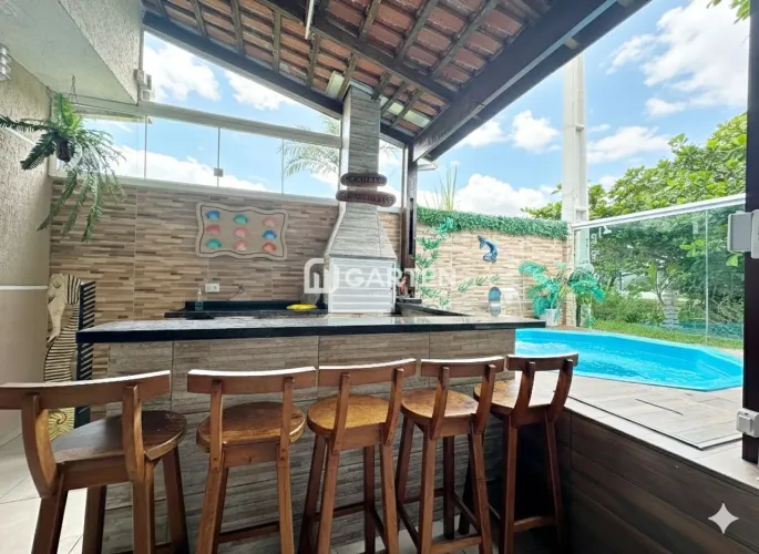 Casa com piscina a 350m do mar | 2 quartos | Área gourmet