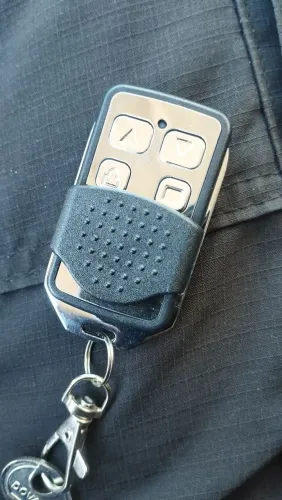 Estou vendendo controle de porta automática