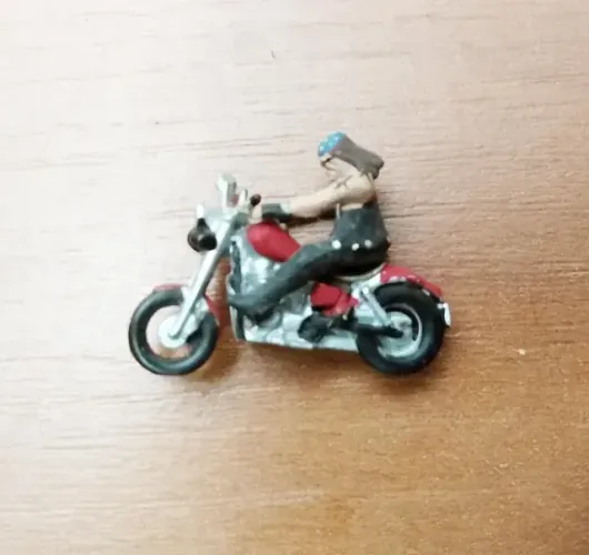 Miniatura Motociclista Tatuado 1/87