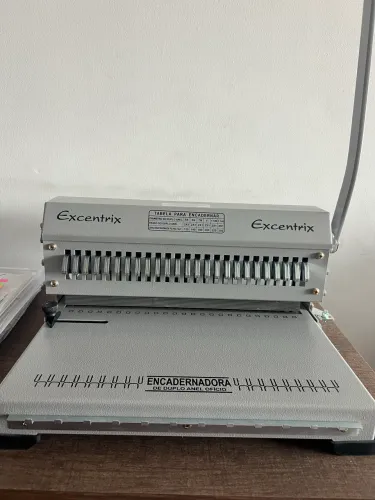 Encadernadora Excentrix Wire-o