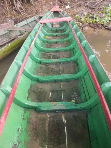 Canoa semi nova com vara de pesca tucunaré isca peixe artificial corrente cadeado Remo 