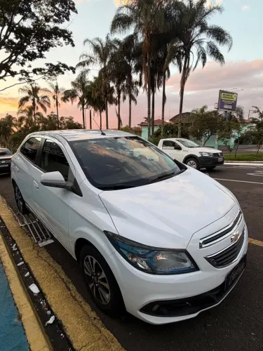 Chevrolet Onix Hatch LTZ 1.4 8V Flex Power Mec. 4P 2015