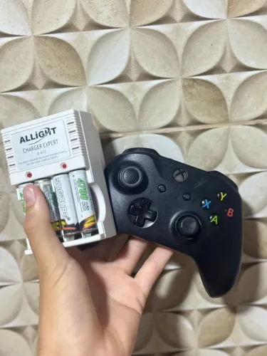 Controle Xbox one com carregador e pilha carregável