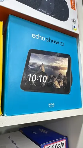 Echo Show 8 Smart display com áudio espacial 3ª Geração Preta Amazon