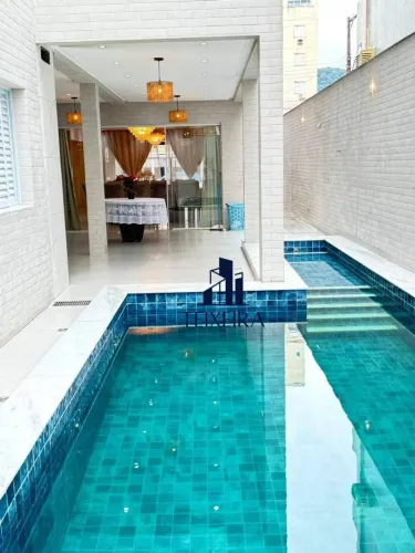 Casa para locação anual na praia da Enseada, 4 dormitórios, com lazer e garagem