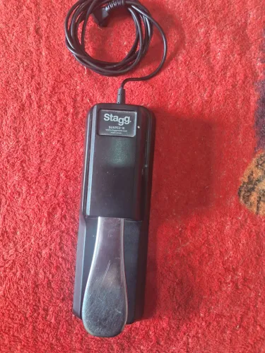 Pedal stagg para teclado