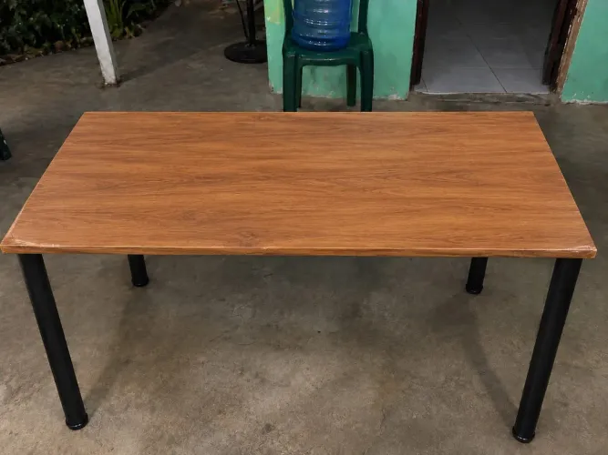 Mesa Retangular de Madeira e Ferro