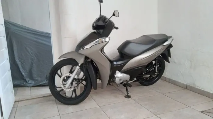 BIZ EX 125. ANO 2023
