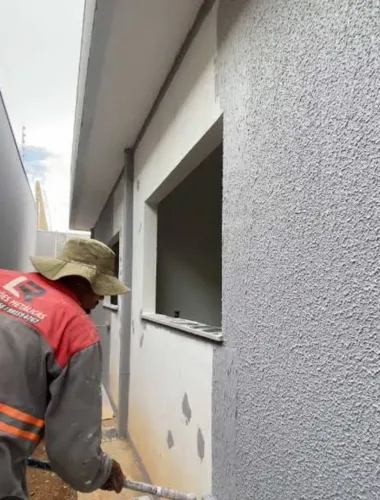 Sou pintor interno e externo