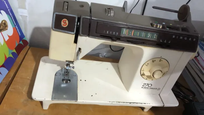 Máquina de Costura Singer Bobina Mágica 270