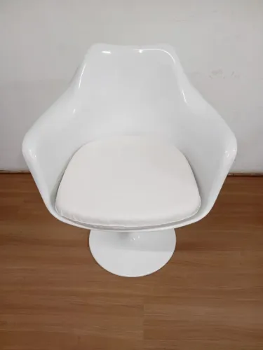 Cadeira Design Saarinen com Apoio de Braço Branca