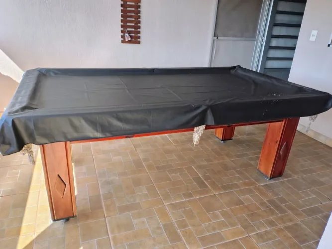 Mesa de Bilhar / Sinuca Completa (Com Tacos, Bolas e Acessórios) - ótimo estado, completa.
