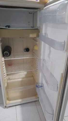 GELADEIRA PEQUENA, MUITO BOA!