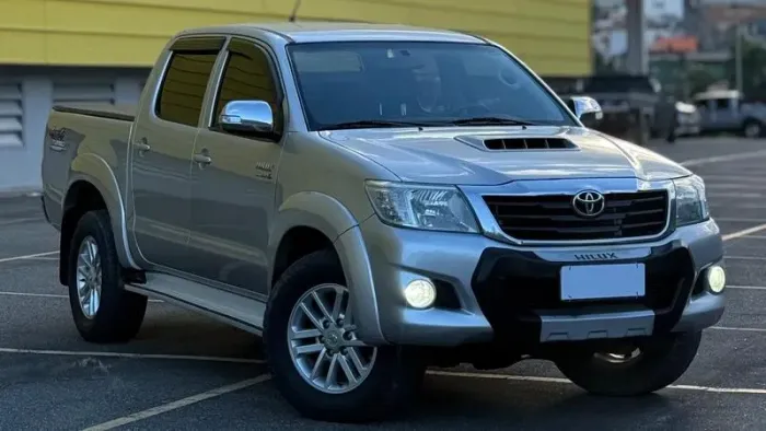 Toyota Hilux CD D4-d 4X4 2.5 16V 102cv TB Dies. 2013