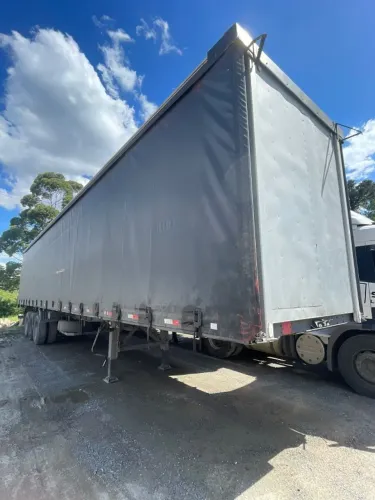 CARRETA BAÚ SIDER 30 PALLETS 102 M³ SÃO PEDRO 2013