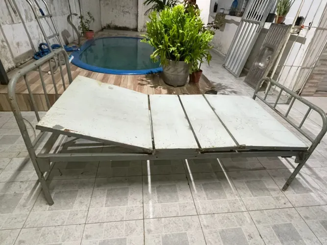 Cama hospitalar reclináveis 600,00