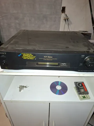 Video cassete Sony- precisa de manutenção 