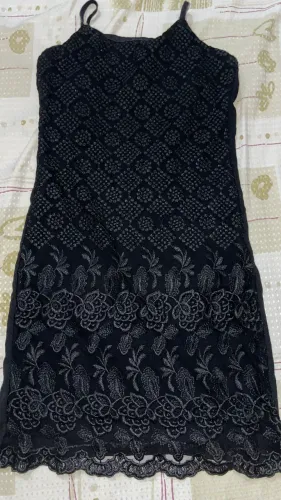 vestido elastano preto com detalhes