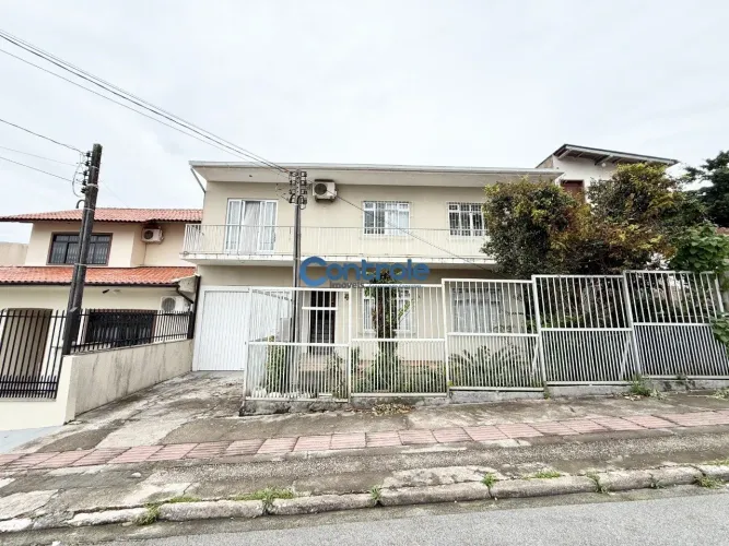 Casa com 05 dormitórios no Bela Vista, em São José/SC!
