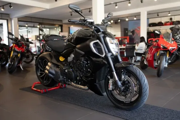 DUCATI DIAVEL V4 1.158cc 168CV