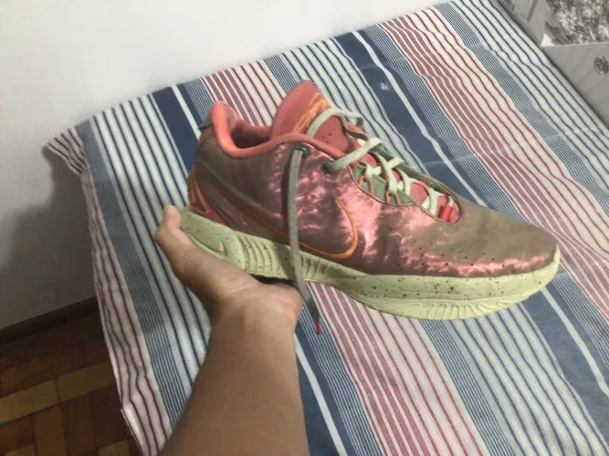 Lebron XXI queen conch