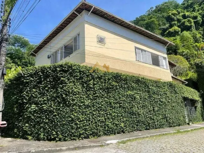 Cosme Velho | Casa 6 quartos, sendo 3 suites REF: IPCS3607