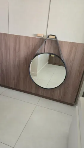 Espelho grande redondo decorativo com alça de coro