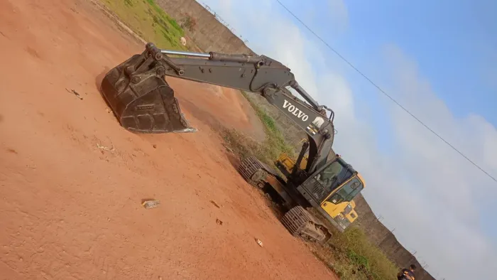Escavadeira Volvo EC220DL ano 2017