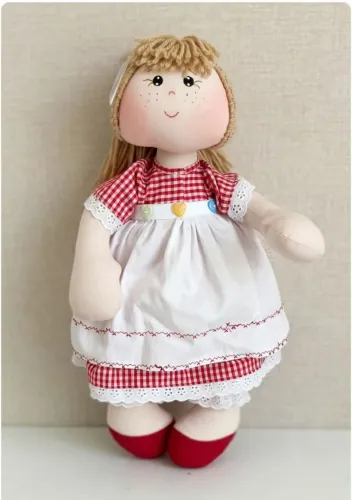 Boneca de pano artesanal