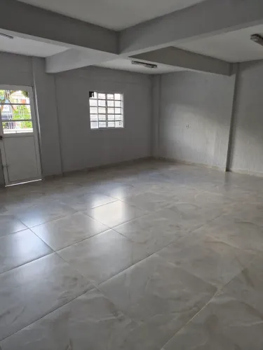 Sala comercial com entrada independente 