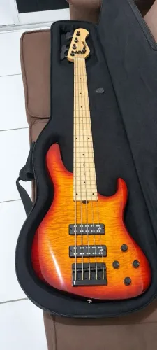 Baixo G.lira Modelo Sadowsky M5 24 Top Zero!!!