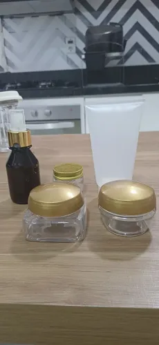Recipiente e potes para cremes