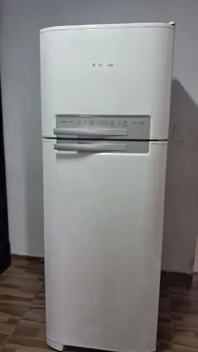 Geladeira Electrolux Frost Free duplex funcionando perfeitamente em ótimo estado (Entrego)