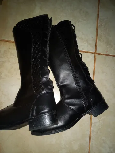 Vendo bota feminina, nova número 37