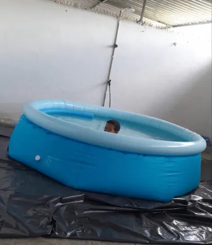 Piscina de plástico 2,400L