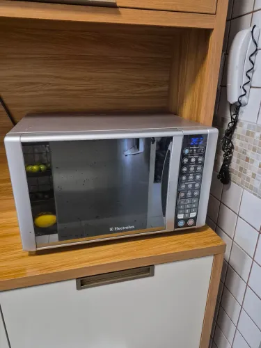 Micro-ondas Electrolux Grande 31L 