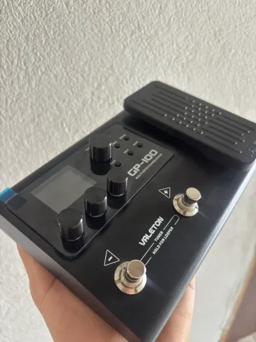 Pedaleira Multi Efeitos Valeton GP 100 para Guitarra ou Baixo